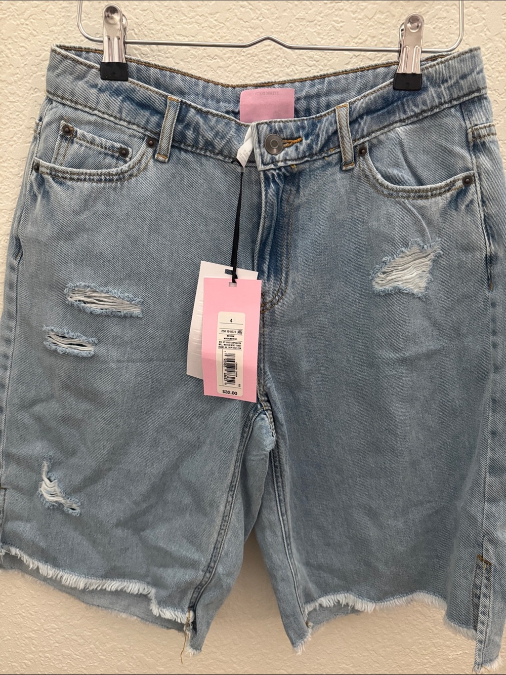 Future Collective Alani Noelle Distressed Denim Bermuda Shorts Size 4 NWT - Picture 2 of 7